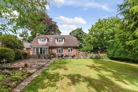 4 bedroom detached house for sale, Barn Close, Banstead