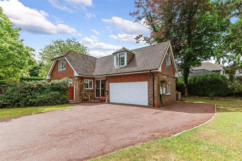 4 bedroom detached house for sale, Barn Close, Banstead