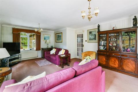 4 bedroom detached house for sale, Barn Close, Banstead