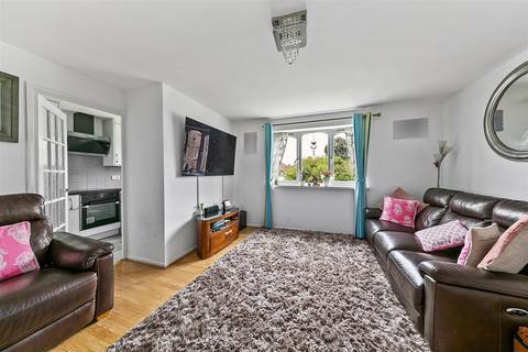 2 bedroom flat for sale, Redford Close, Feltham