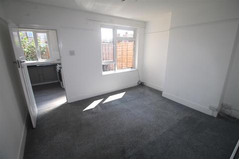 2 bedroom flat for sale, South Farm Road, Worthing BN14