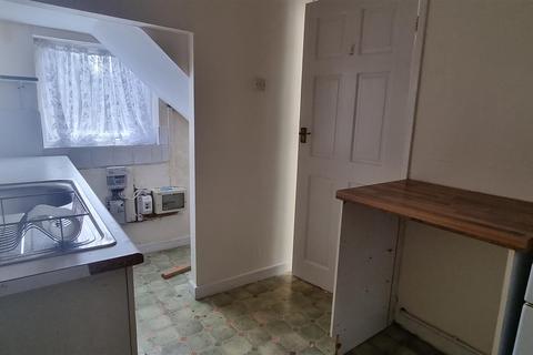 1 bedroom end of terrace house to rent, Angle Street, Leek