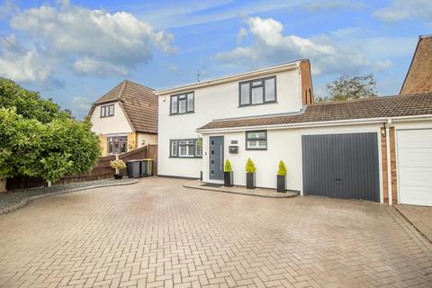 22 Central Avenue, Rochford, SS4 3BQ
