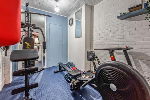 22 Central Avenue, Rochford, SS4 3BQ