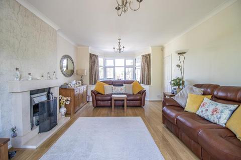 4 bedroom chalet for sale, Steyning Avenue, Southend-on-Sea SS2