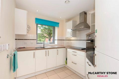 2 bedroom apartment for sale, Kings Place, Fleet Road, Fleet