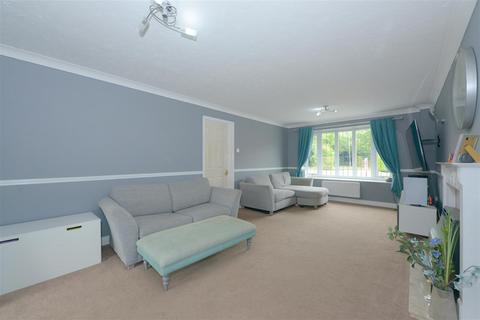 4 bedroom detached house for sale, Coldridge Drive, Herongate, Shrewsbury