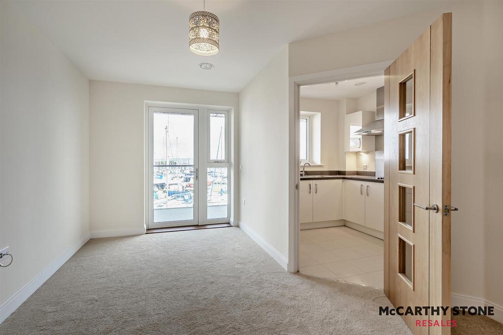 8611719-interior18-800.JPG