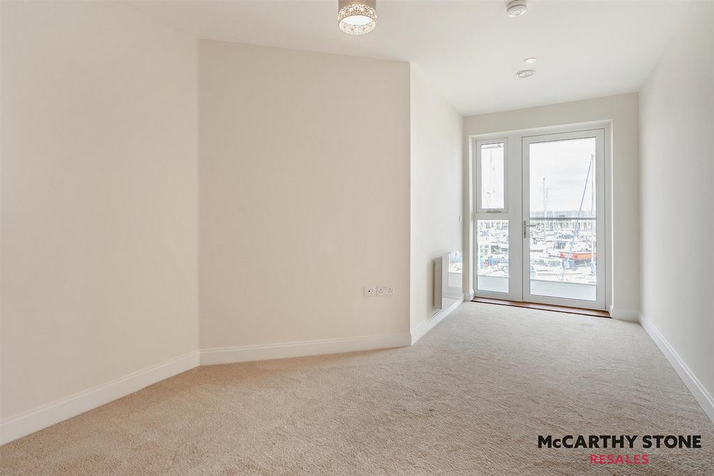8611719-interior08-800.JPG