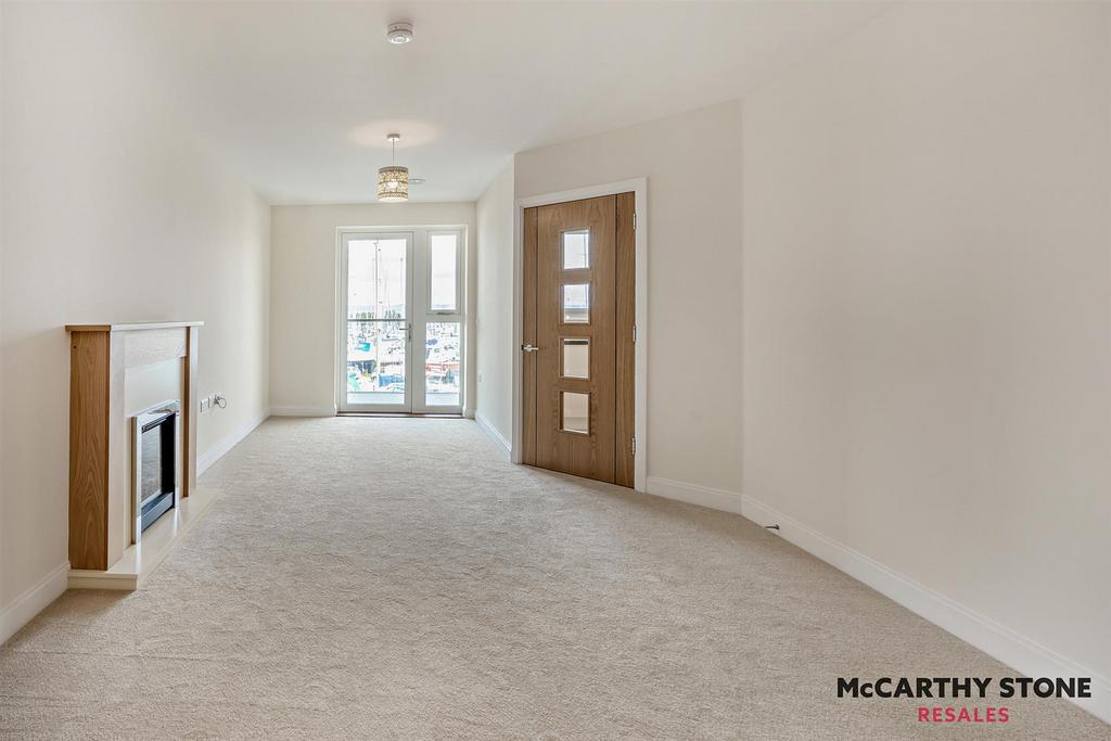 8611719-interior13-800.JPG
