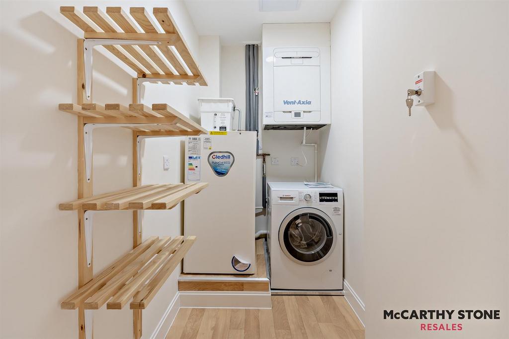 8611719-interior04-800.JPG