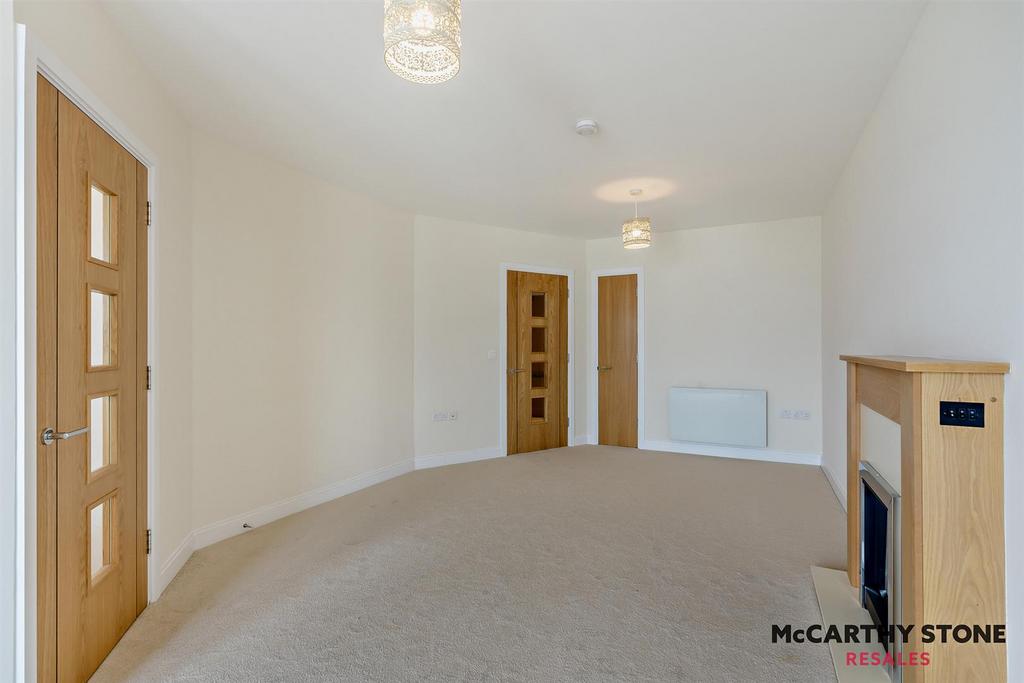 8611719-interior16-800.JPG