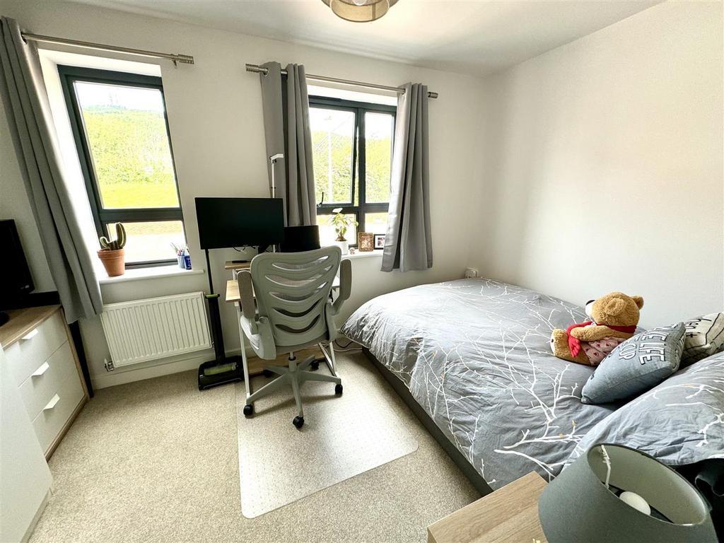 Bed 2.jpg