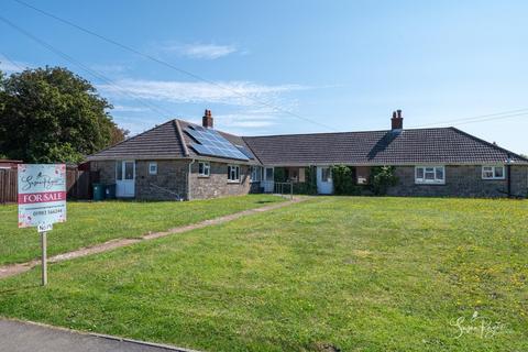 2 bedroom terraced bungalow for sale, Main Road, Newbridge, Yarmouth