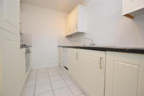 2 bedroom flat to rent, Meadow Way, Caversham, Reading