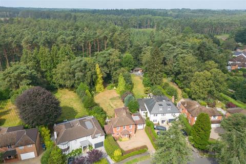 4 bedroom detached house for sale, Llanvair Drive, Ascot