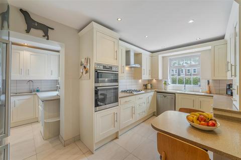 34 Llanvair Drive, Ascot, SL5 9HT