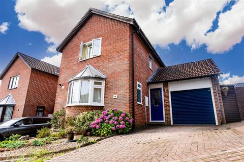 42 Bampton Avenue, Chard, TA20 1DS