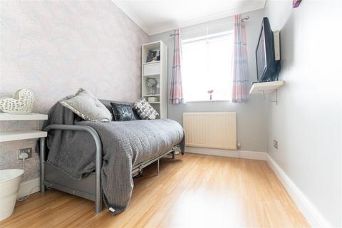 42 Bampton Avenue, Chard, TA20 1DS