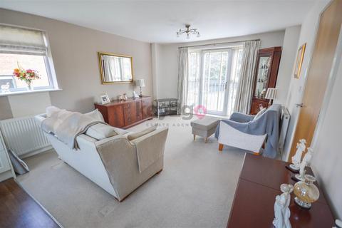 2 bedroom flat for sale, Crossland Drive, Sheffield, S12