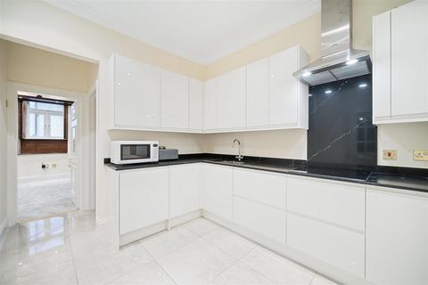 3 bedroom flat to rent, Cumberland Mansions, George Street, Marylebone W1H