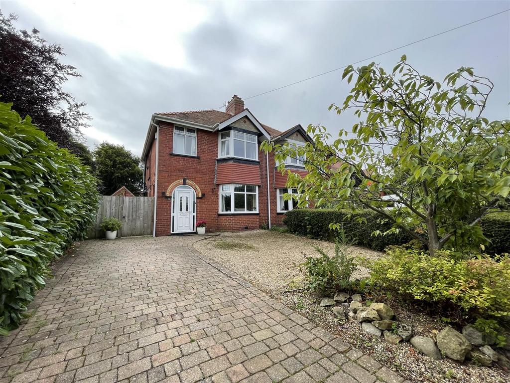 Throxenby Lane, Scarborough YO12 3 bed house to rent £1,400 pcm (£323 pw)