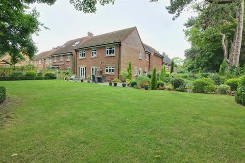 4 bedroom detached house for sale, Cleminson Gardens, Cottingham