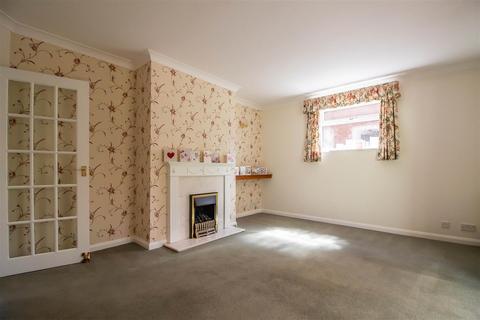 2 bedroom detached bungalow to rent, Leeway Avenue Great Shelford Cambridge