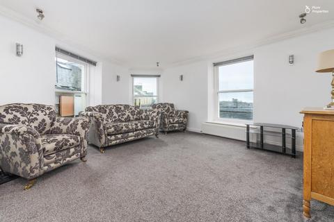 3 bedroom flat for sale, Douglas Street, Peel