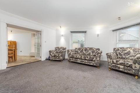 3 bedroom flat for sale, Douglas Street, Peel