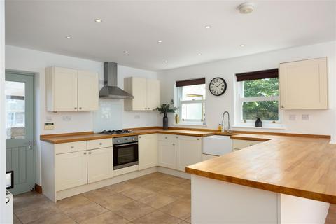 4 bedroom detached house for sale, Main Street, Leeds LS14