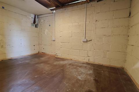 Warehouse to rent, Bazaar Street, Salford