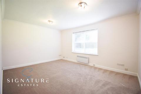 1 bedroom apartment to rent, Windsor Close, Bovingdon, Hemel Hempstead