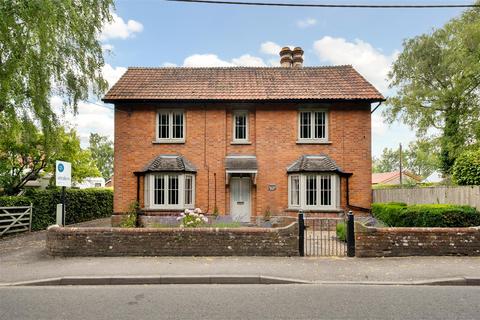 3 bedroom detached house for sale, High Street, Worton