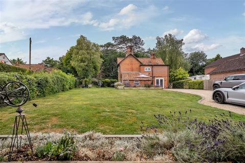 3 bedroom detached house for sale, High Street, Worton