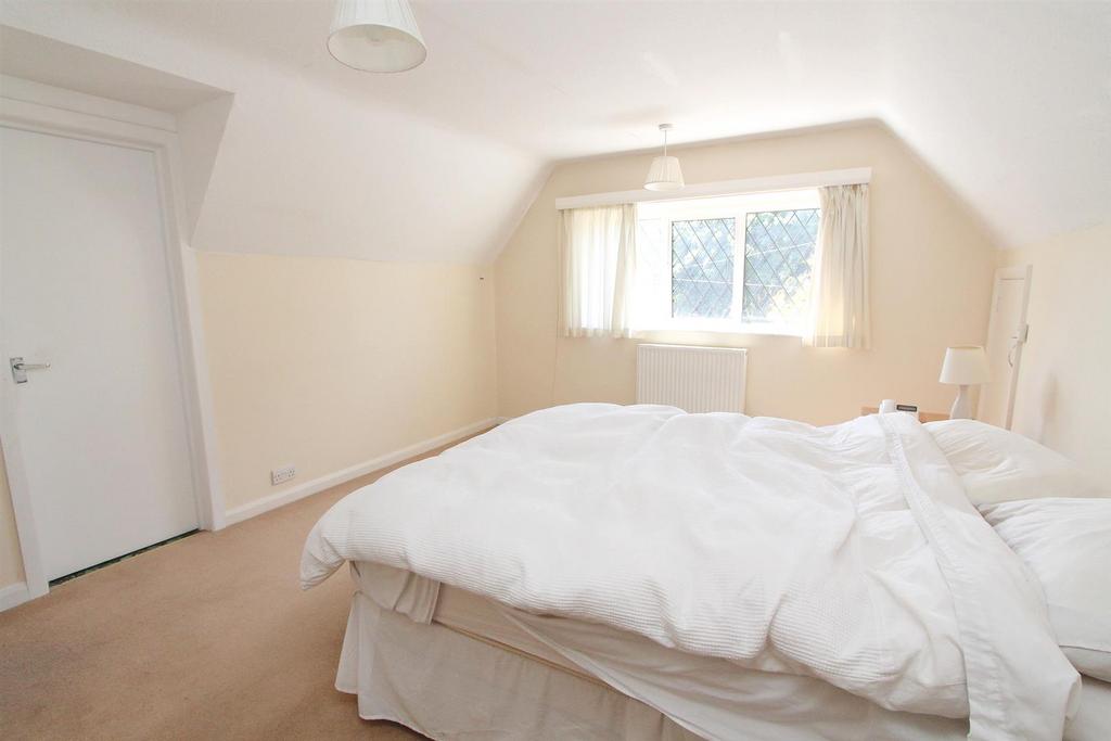 Bed 1.jpg