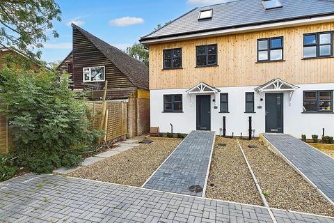 4 bedroom semi-detached house for sale, Homefield Road, Walton-On-Thames