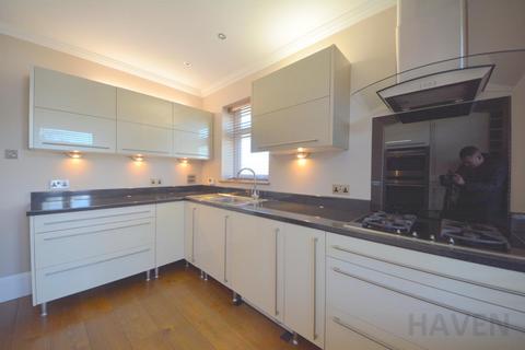 3 bedroom flat to rent, Hale Lane, London, NW7