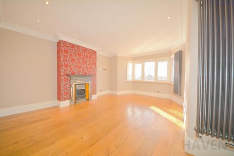 3 bedroom flat to rent, Hale Lane, London, NW7