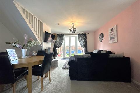 3 bedroom semi-detached house for sale, Parsons Close, Fernwood, Newark