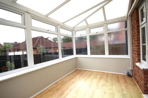 3 bedroom semi-detached house for sale, Lake View, Pontefract