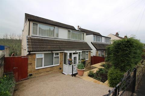 4 bedroom detached house to rent, Springwood Drive, Lower Skircoat, Halifax