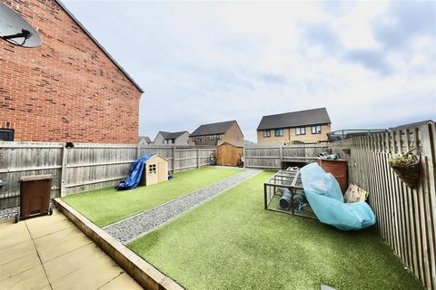 3 bedroom semi-detached house for sale, Angel Place, Kingswood, Hull