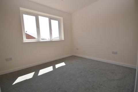 3 bedroom semi-detached bungalow for sale, Redhill Road, Castleford