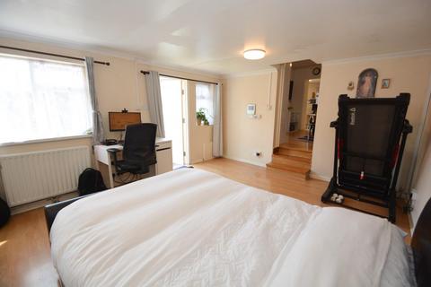 2 bedroom chalet for sale, Eastleigh Avenue, Harrow, HA2 0UF