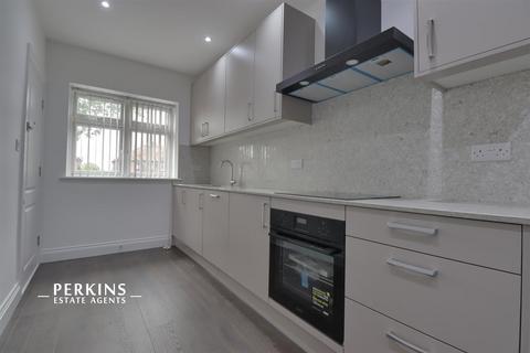 1 bedroom semi-detached house to rent, Greenford, UB6