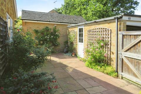 2 bedroom detached bungalow for sale, Oaklands Drive, Brandon IP27