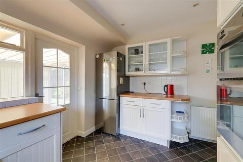 3 Leeward Close, Worthing, BN13 1NE