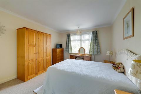 3 Leeward Close, Worthing, BN13 1NE