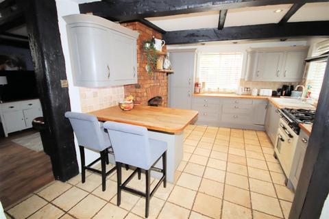 4 bedroom detached house for sale, Station Road, Toddington, Dunstable